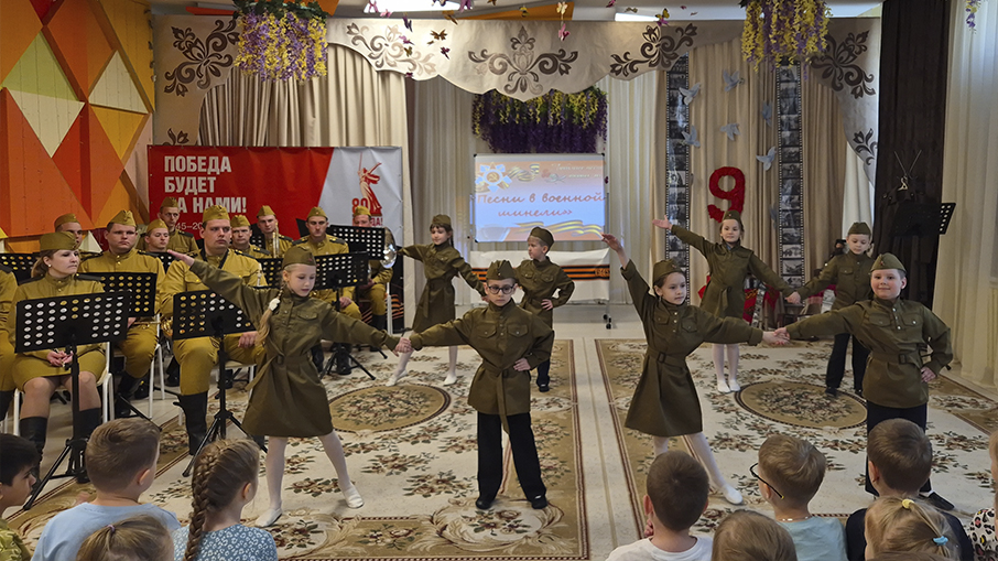 Песня в военной шинели Песня в военной шинели.