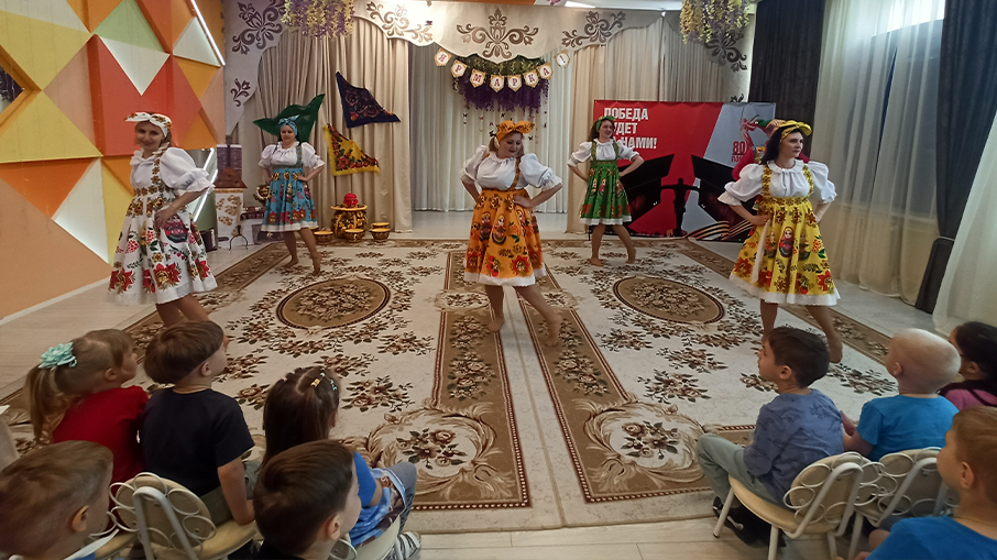 Человек крепок семьёй Человек крепок семьёй.